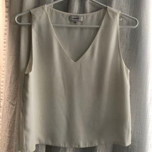 Aritzia / Babaton White v-Neck crop - XS